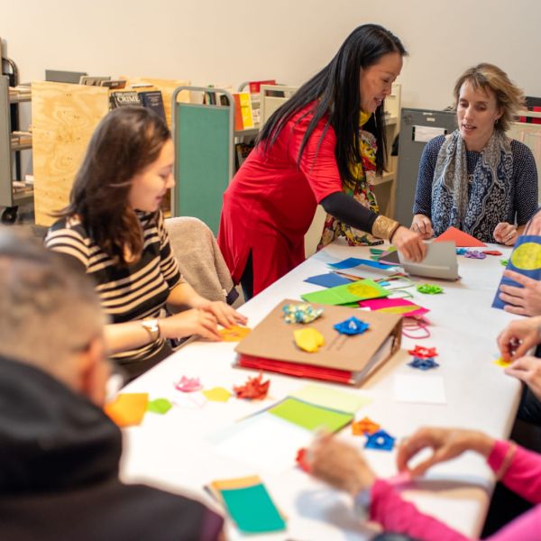Yuko Taniguchi teaching an artist workshop.