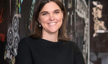 Headshot of Jen Food Reedy with a mural background