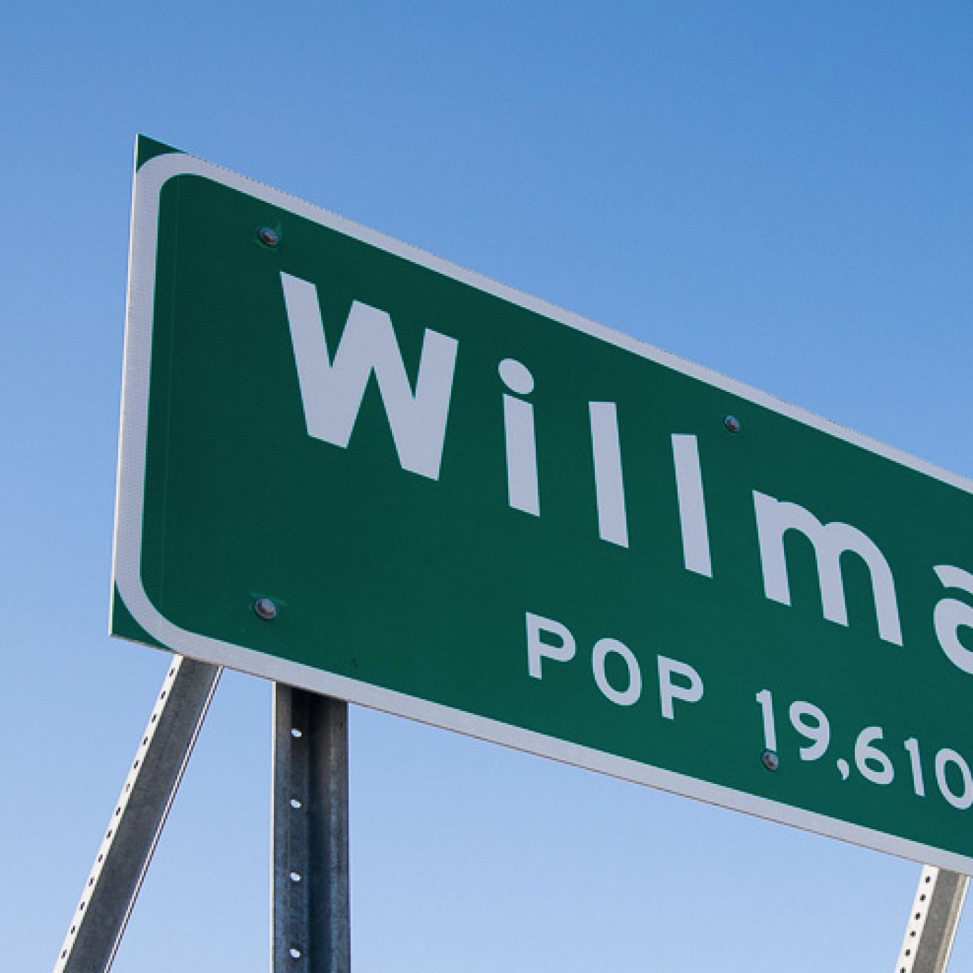 Willmar city limits sign